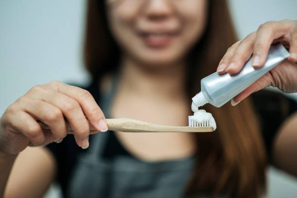 the Right Toothpaste for Bleeding Gums